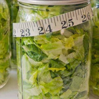 Vacuum-pack Lettuce to Prolong Freshness