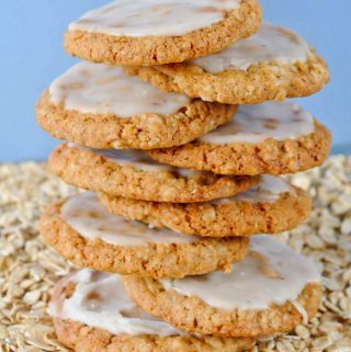 hewy oatmeal cookies, coffee icing, frosted, easy, recipe, cookies, parties, favorite