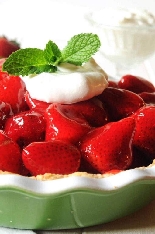 Fresh Strawberry Pie with Jello in the Glaze