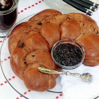 BRAIDED CHUNKY CHOCOLATE BREAD