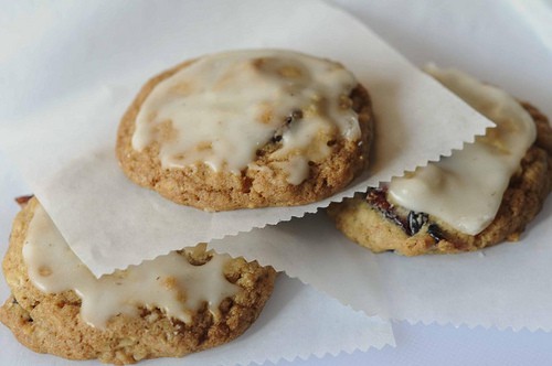 variation of these oatmeal cookies with dried cranberries