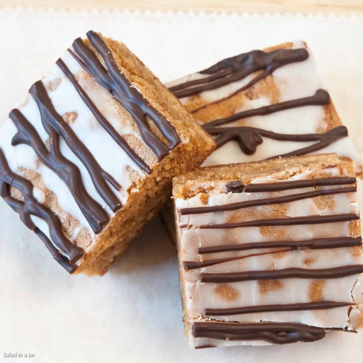 NO-BAKE M&M PEANUT BUTTER BARS - Butter with a Side of Bread