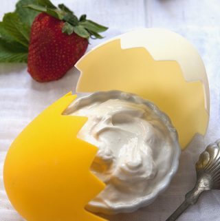 INCUBATE YOGURT WITHOUT A YOGURT MAKER