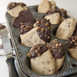 SHORTBREAD COOKIES WITH MILK CHOCOLATE TOFFEE BITS