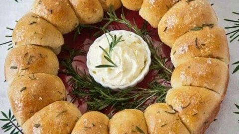 Bread Machine Herb Dinner Rolls With Garlic Salad In A Jar