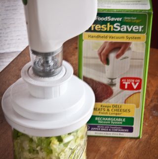 Handheld Vacuum-Pack Machine to Seal Salad in a Jar