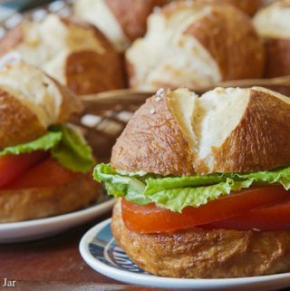 BREAD MACHINE PRETZEL BUNS