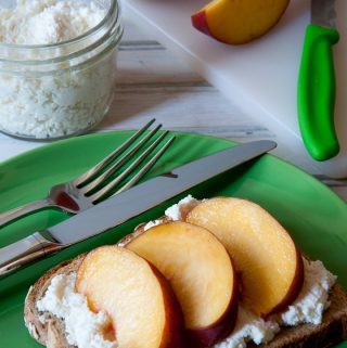 HOMEMADE RICOTTA CHEESE USING WHEY DRAINED FROM YOGURT