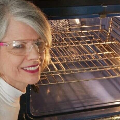Why You Should Not Clean Oven Racks With NAKED Eyes