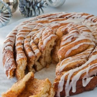 A Texas-Sized Cinnamon Roll from a Bread Machine