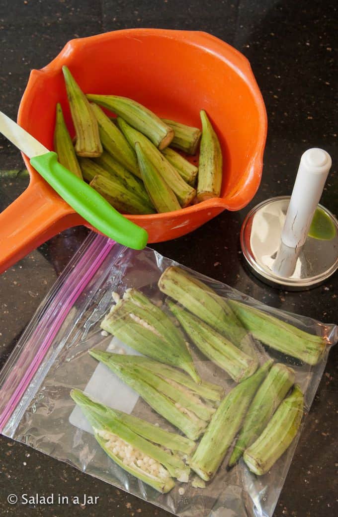 preparing whole okra for roasting