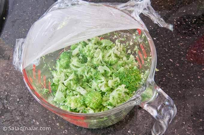 broccoli steamed in pyrex dish using a microwave