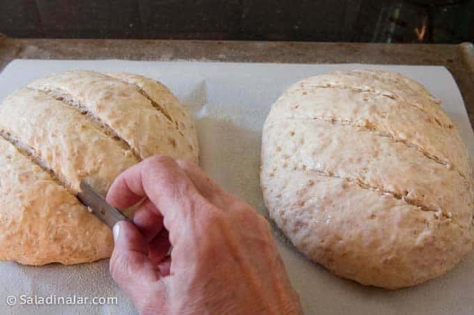 how to make slits in loaves with a razor blade