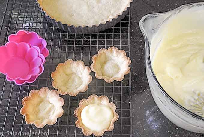  assembling fruit tarts