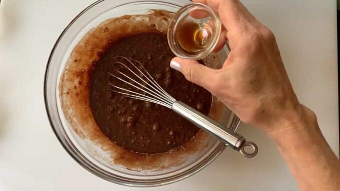 adding lemon juice to pie filling