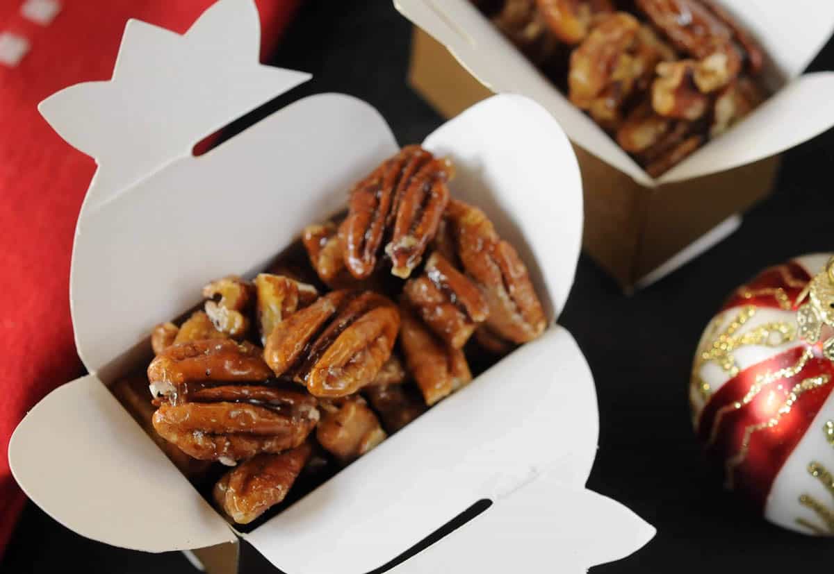 CRUNCHY CARAMELIZED NUTS - in a gift box