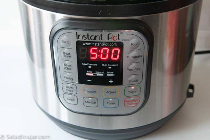 setting the time on an instant pot.