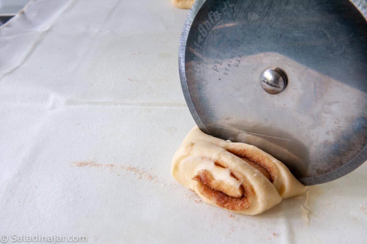 using a pizza cutter to make cuts