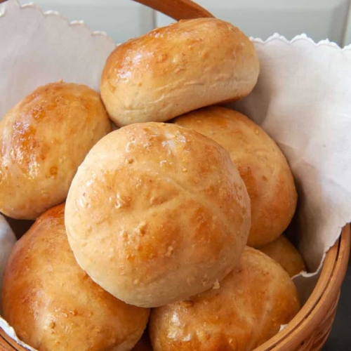 Oatmeal Rolls Kissed with Honey To Make Dinner Special (Bread Machine)