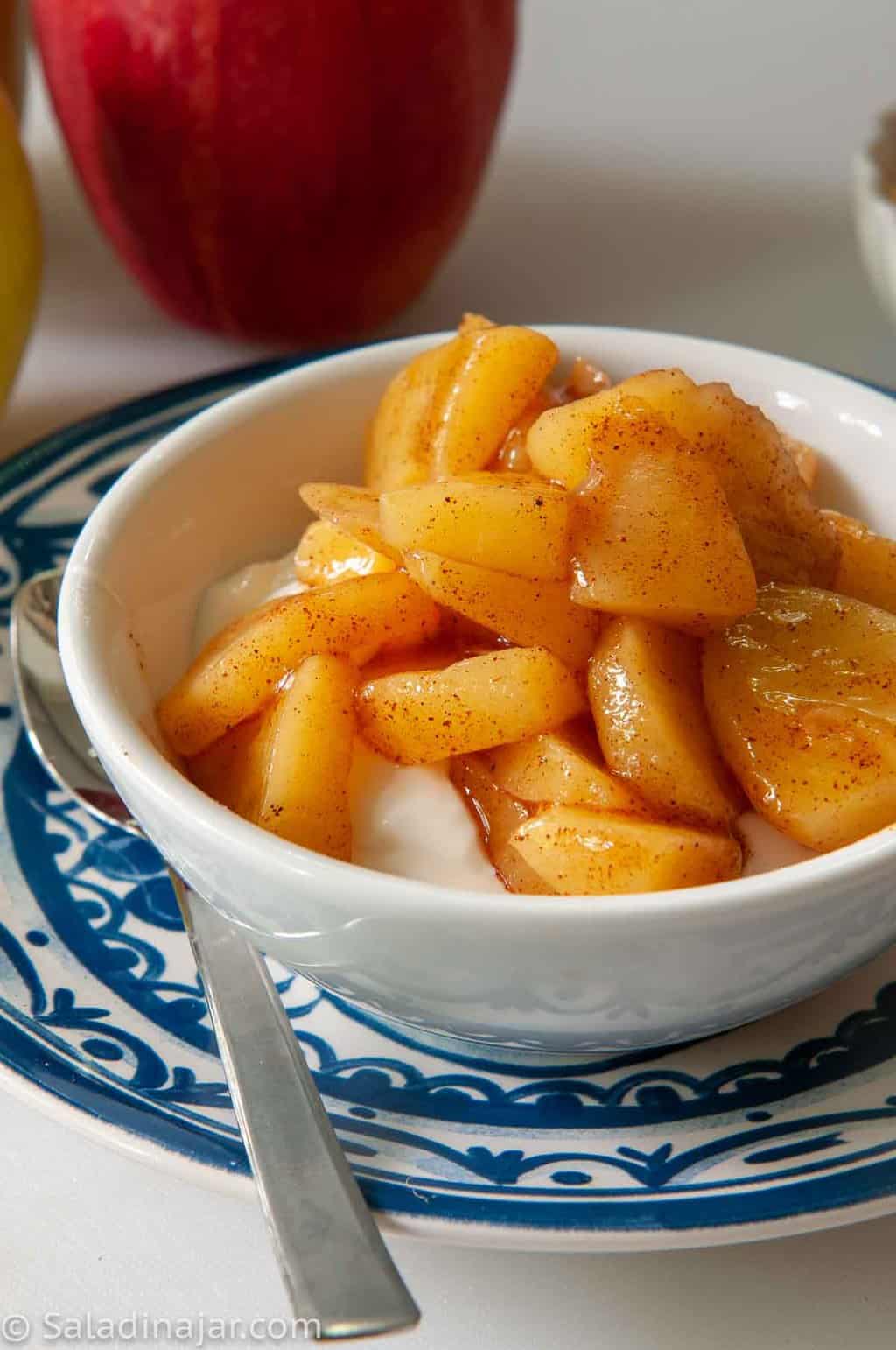 microwave apples with cinnamon cooked in a bag or a bowl