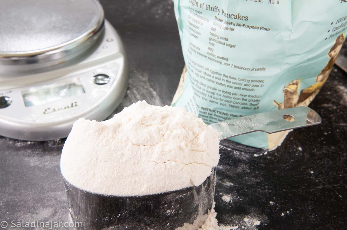 Measuring flour correctly is especially important when making bread. Read about practices you should avoid and tips for how to measure flour properly with a measuring cup or digital scales. #measuringflour #makingbread #breadsecrets