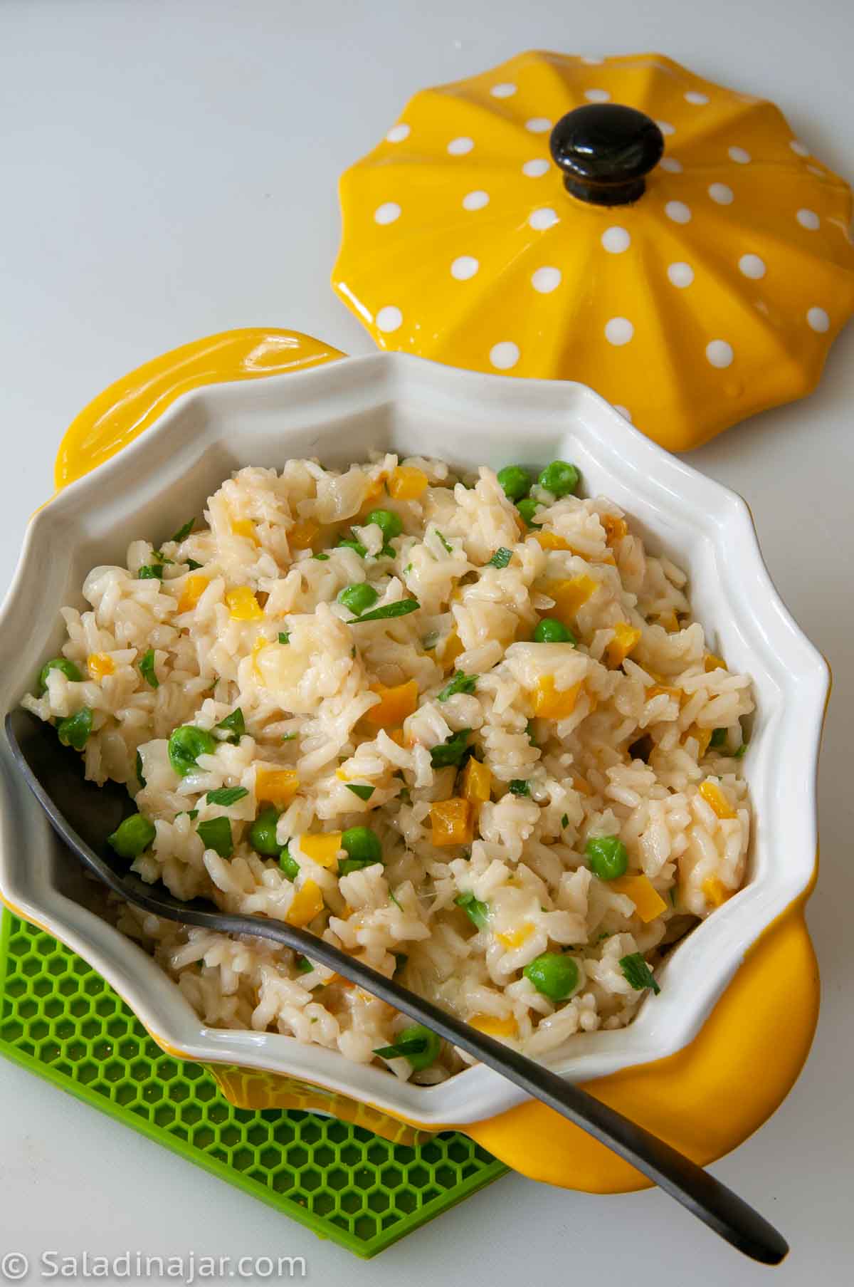 Ready-to-eat Rice and Cheese with Peas in a serving bowl