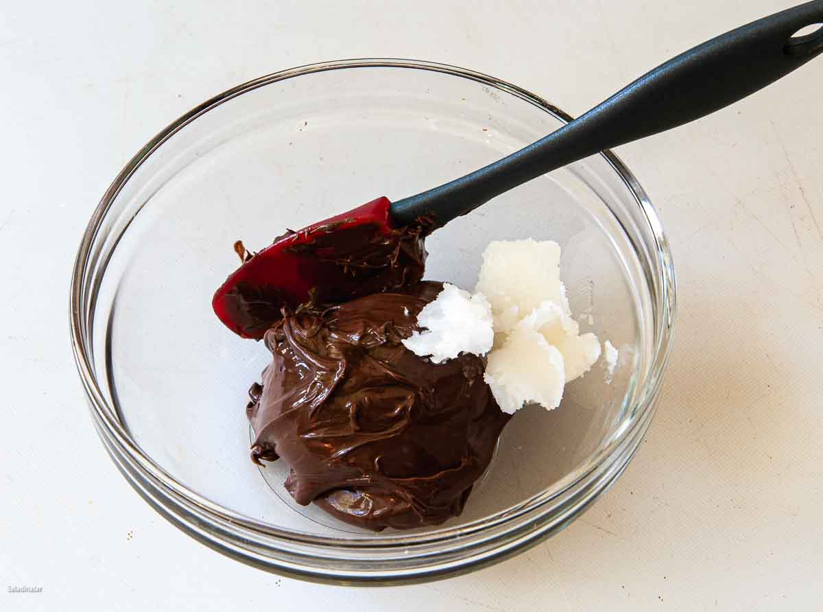 mixing Nutella and coconut oil to make Nutella flakes