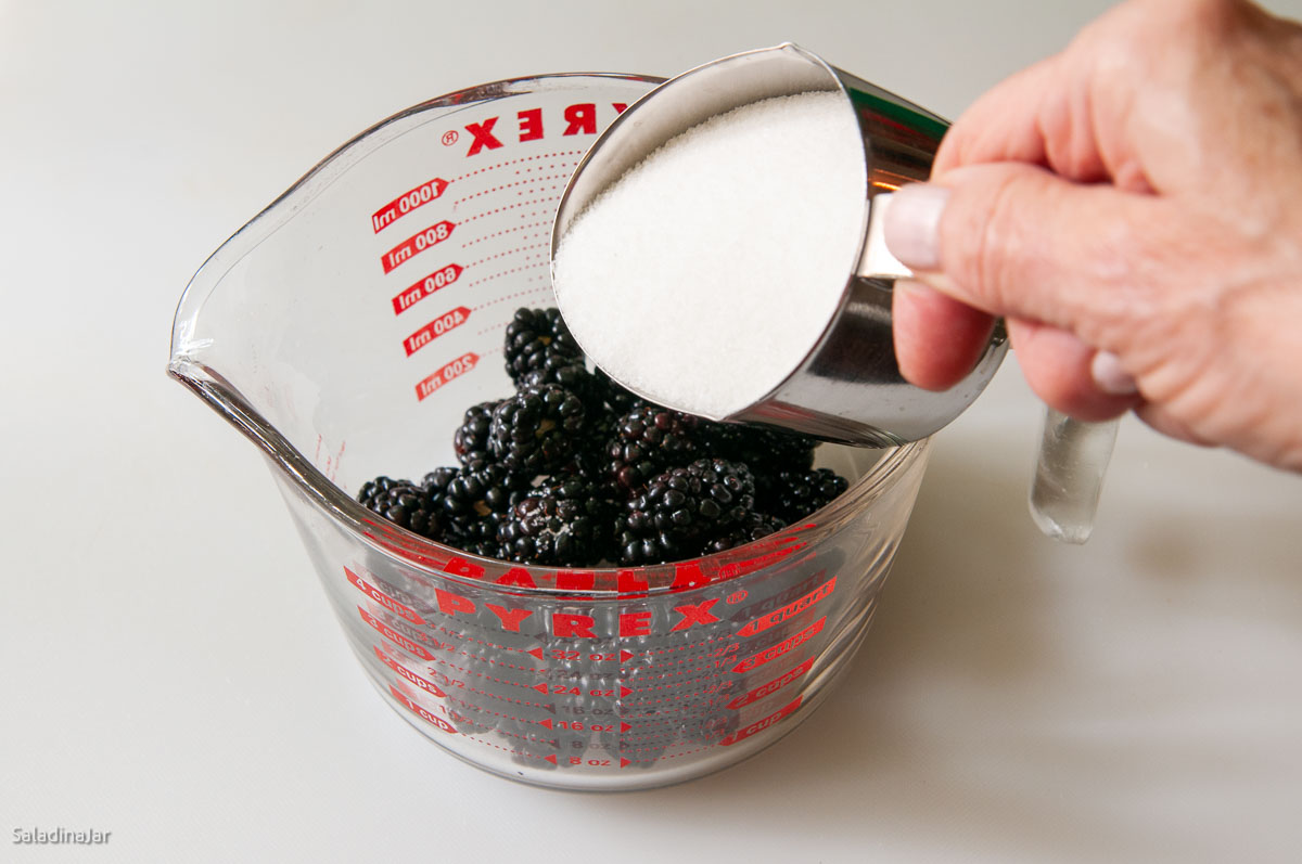 Adding sugar to blackberries