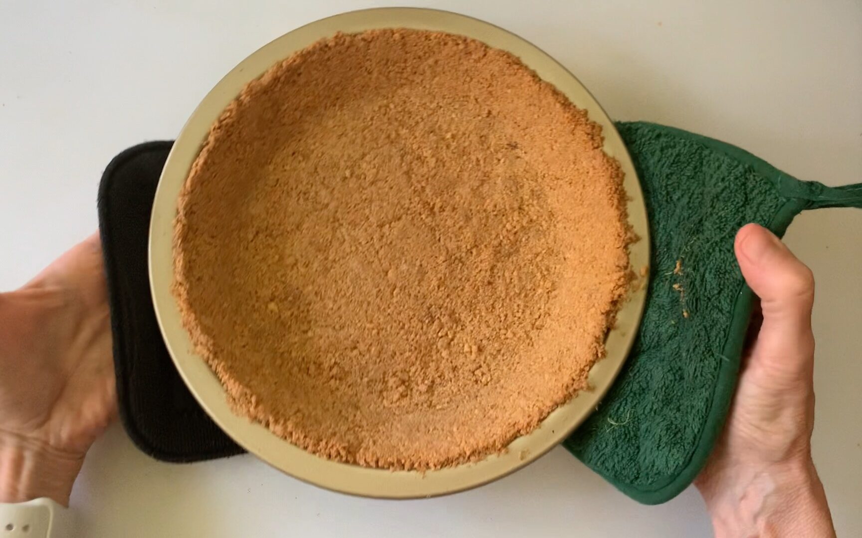 baked graham cracker pie shell