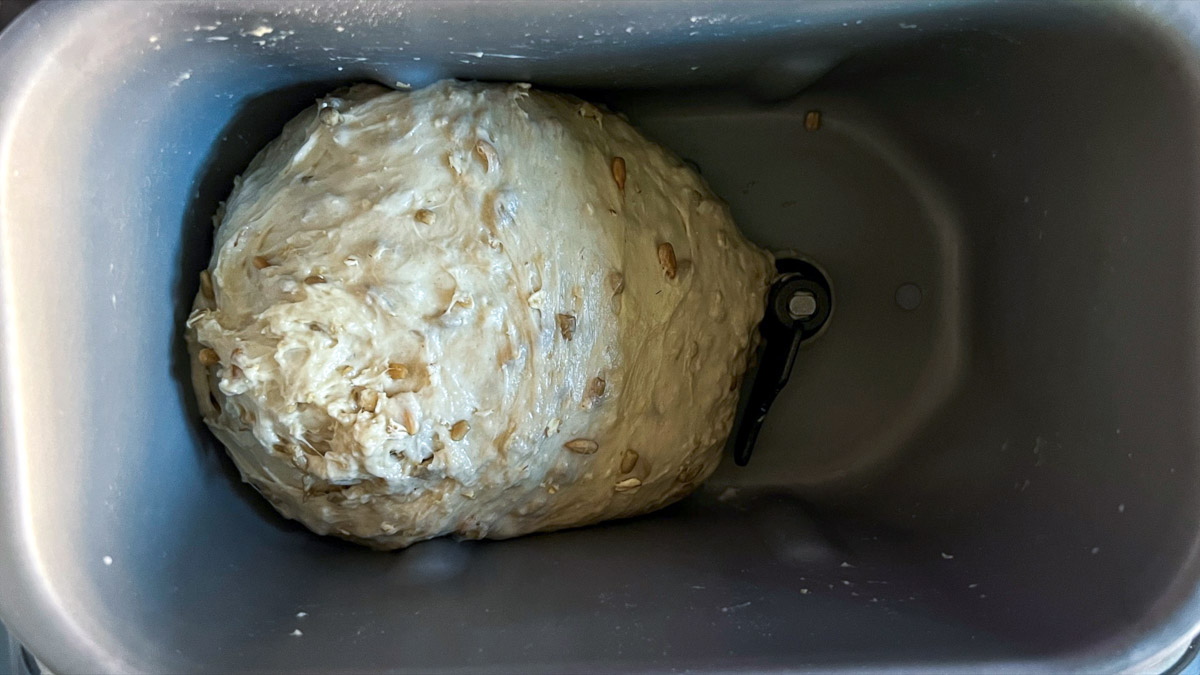 https://saladinajar.com/wp-content/uploads/2021/11/Bread-Machine-Oatmeal-Bread-saladinajar.com-14.jpg