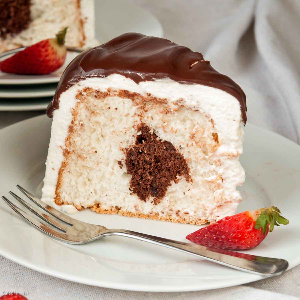 https://saladinajar.com/wp-content/uploads/2022/02/angel-food-cake-ganache-saladinajar.com-2.jpg