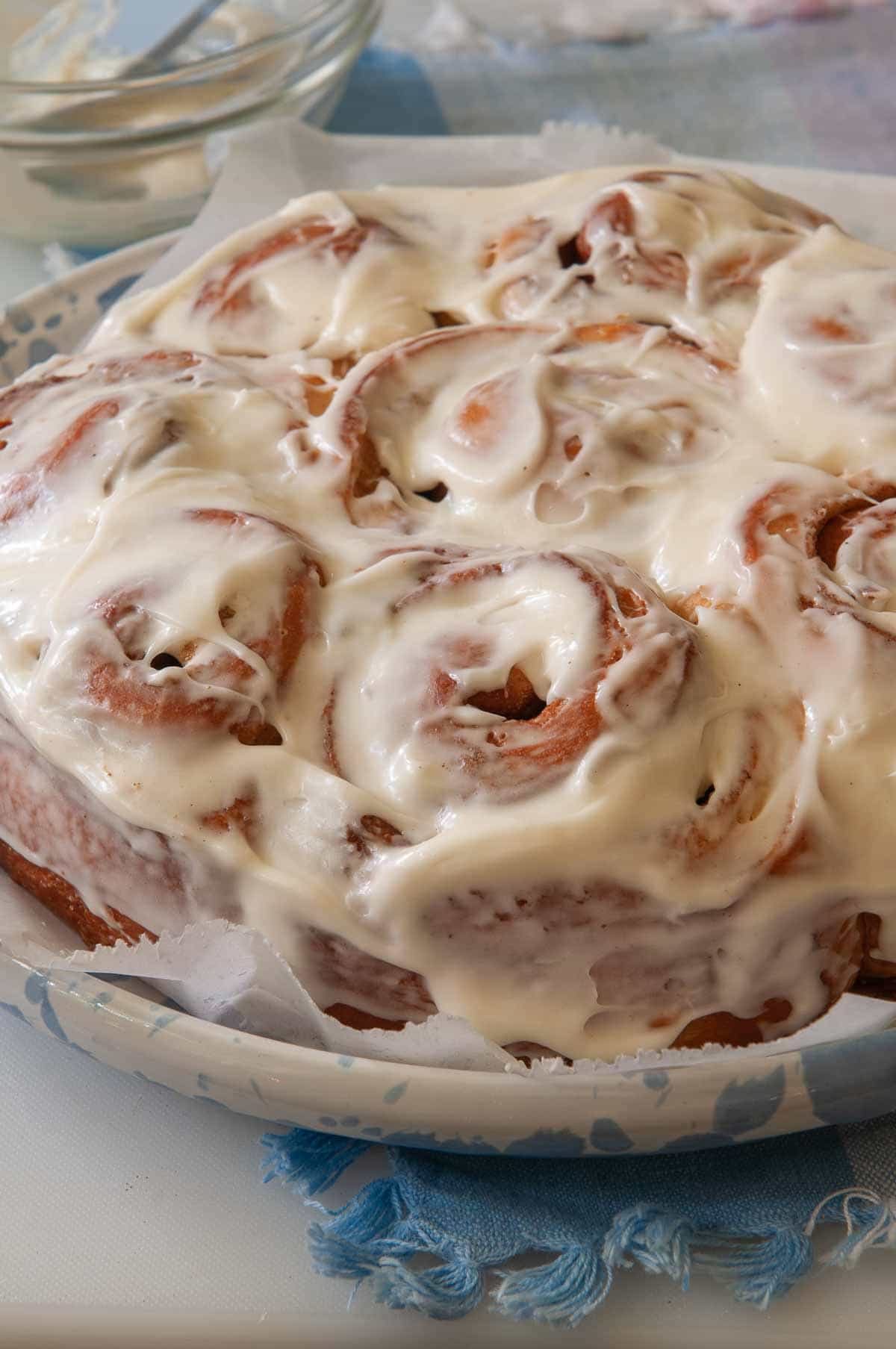 Crowd Pleaser Bread Machine Cinnamon Rolls {So Easy!} - Thriving Home