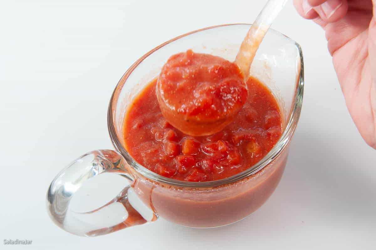 Thickened tomato gravy in a serving bowl.