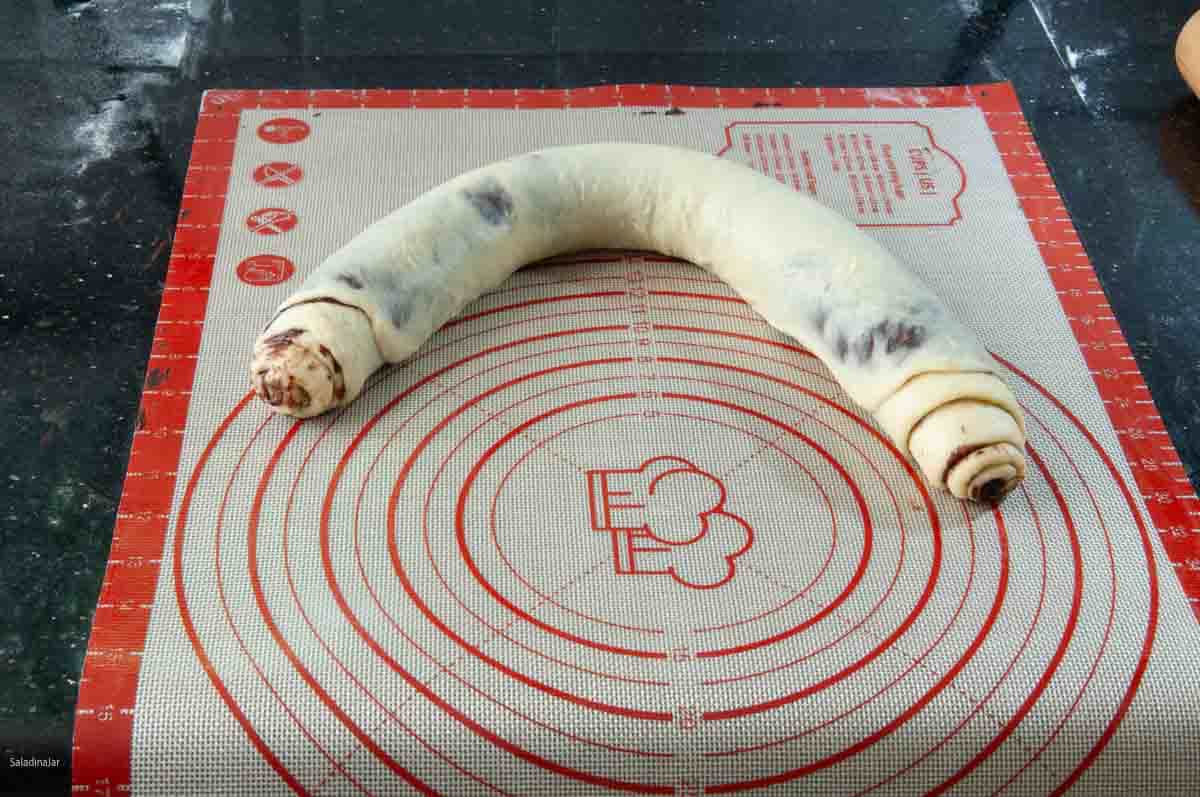 The roll of dough/chocolate filling before placing it in the freezer for 10 minutes.